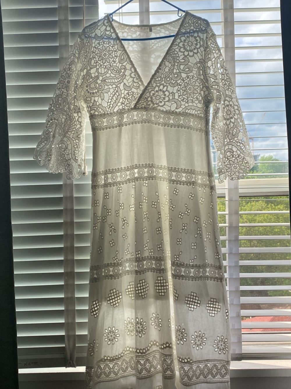 White Lace/Crotchet V-Neck Boho Maxi Dress